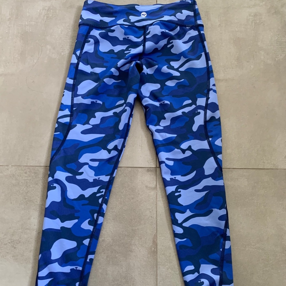 Vineyard vines reversible leggings!